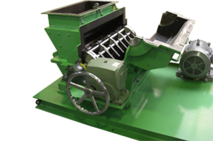 【衝撃式粉砕機】　ハンマークラッシャー　（ハンマーミル/粗砕機）