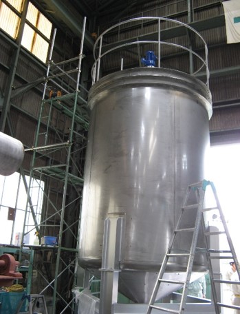 溶融タンク