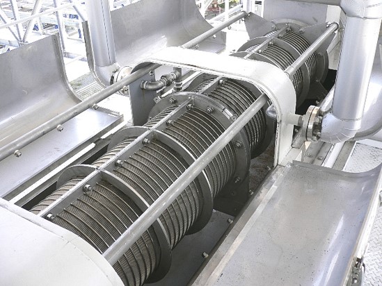 茶葉減容：スクリュープレス